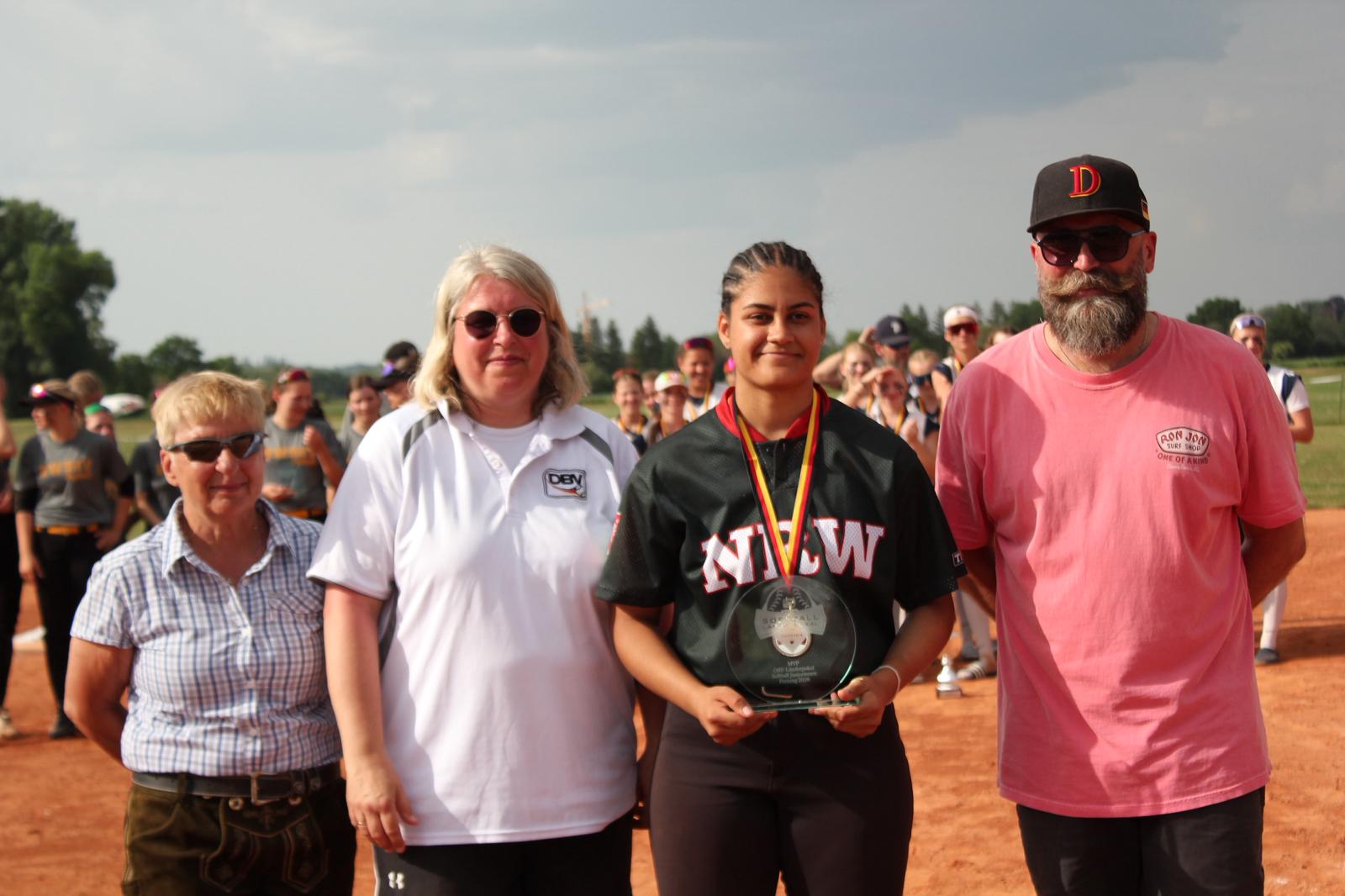 Baden-Württemberg U19 Softball Team Unbeaten: DBV-Länderpokal Victory in Freising - News Directory 3